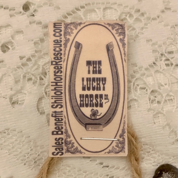 The Lucky Horse Shiloh Horse Rescue Beaded Feather Horseshoe Dreamcatcher Decor - Picture 2 of 9